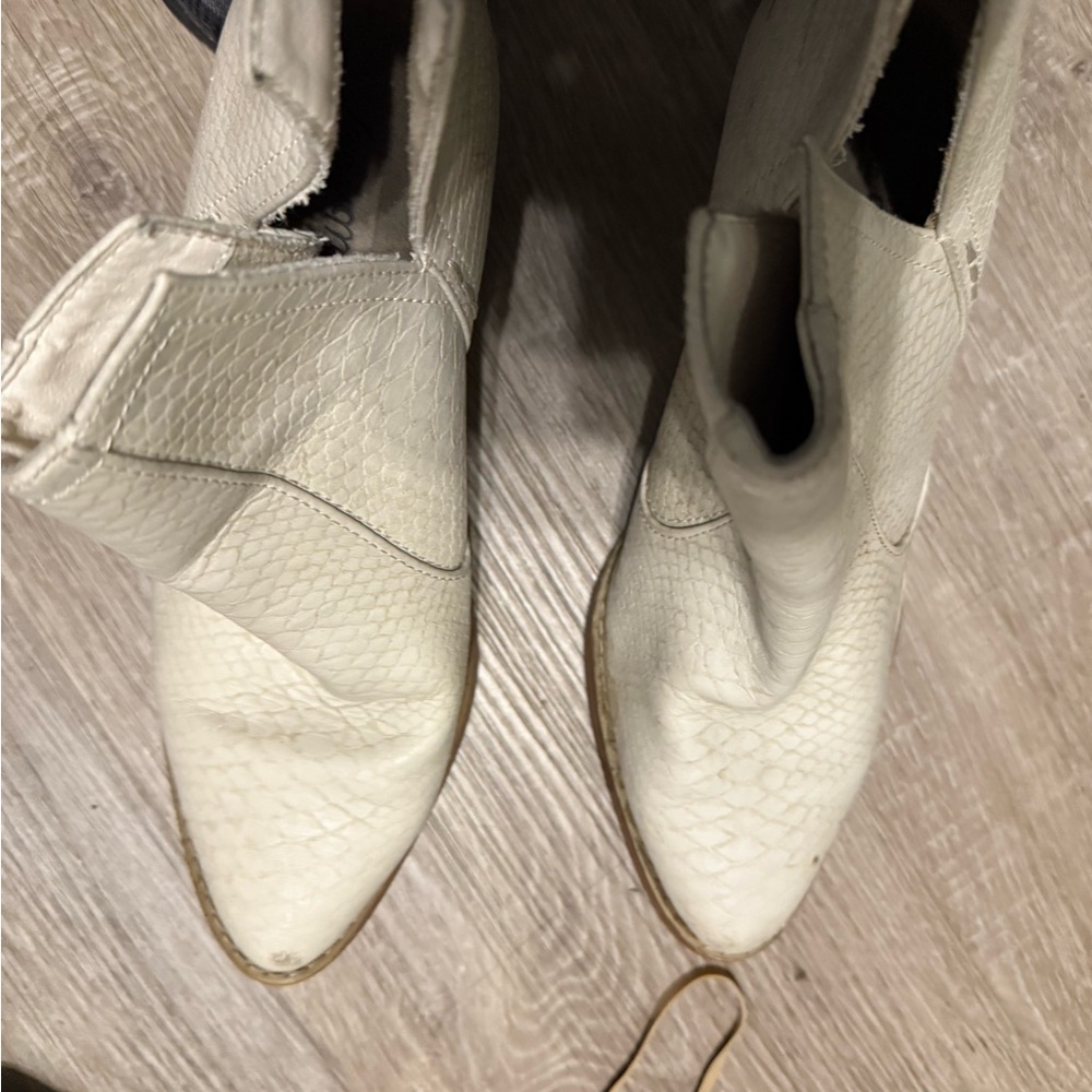 Elegant White Textured Women's Ankle Boots